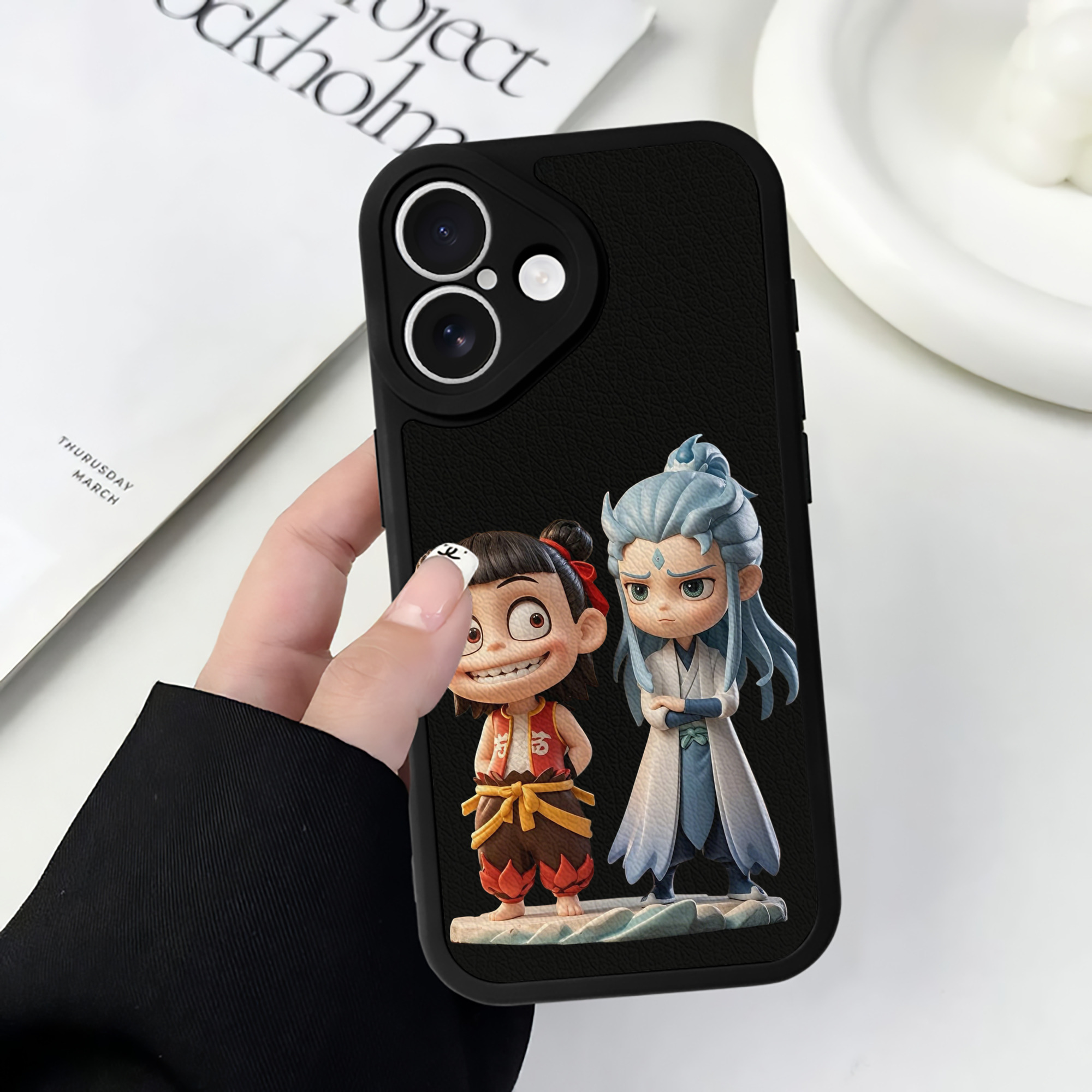 （画像用） Ne Zha 2 ナタ 魔童の大暴れ 【iPhone 16シリーズ対応】シリコンスマホケース（レザー調） 材質：シリコン